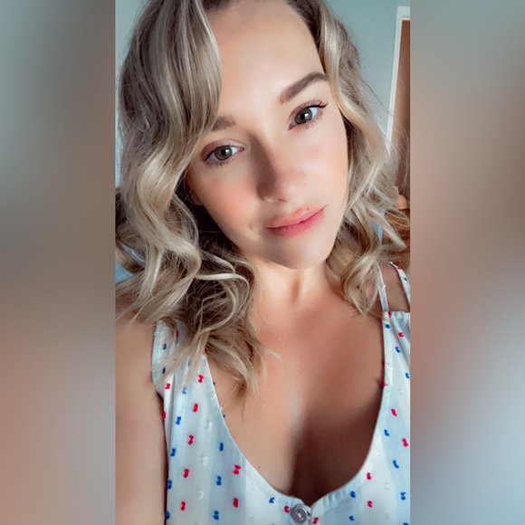 Meet your Posher, Erin - Picture 3 of 5